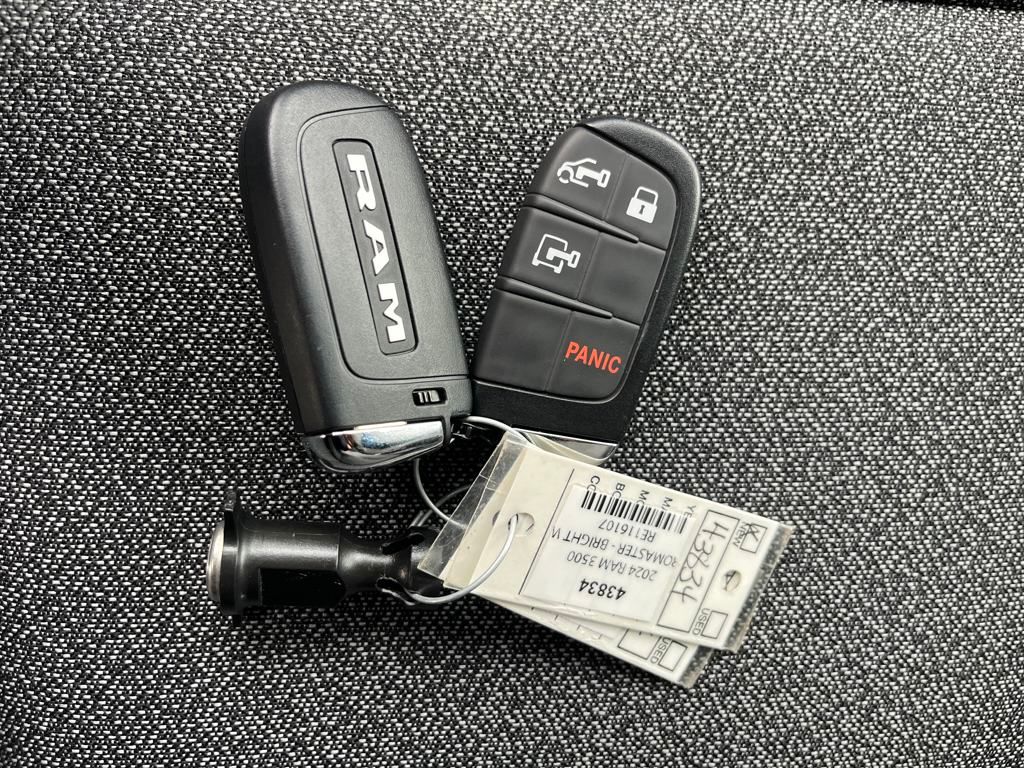 Vehicle image 39 of 40