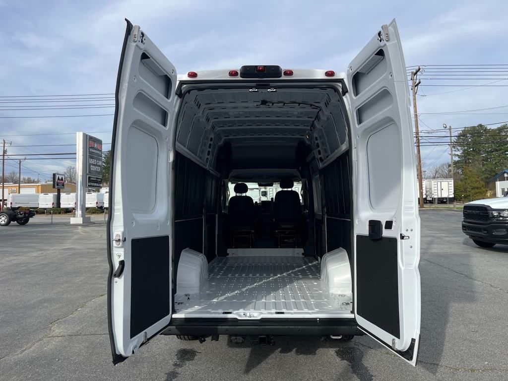 Vehicle image 22 of 40