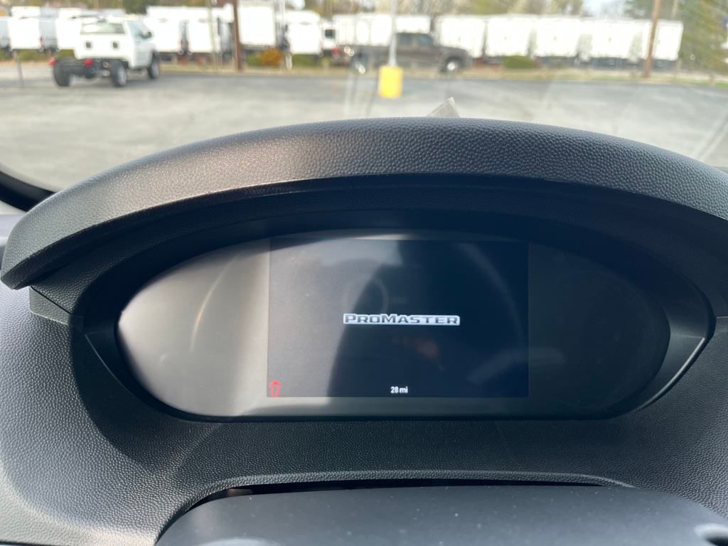 Vehicle image 32 of 40