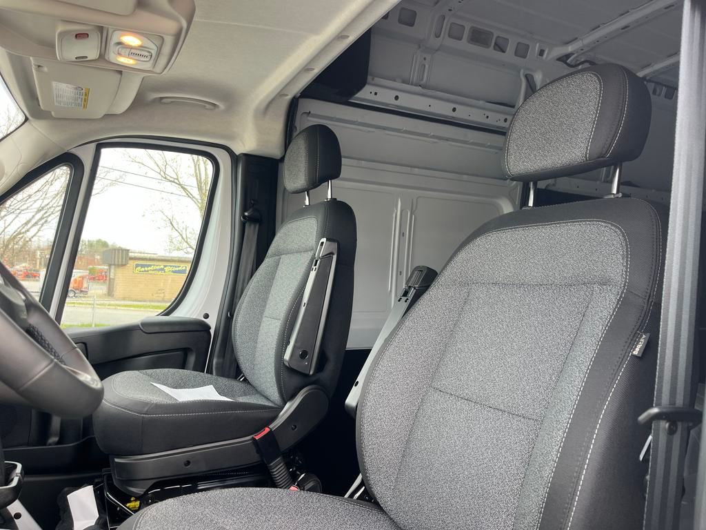 Vehicle image 11 of 40