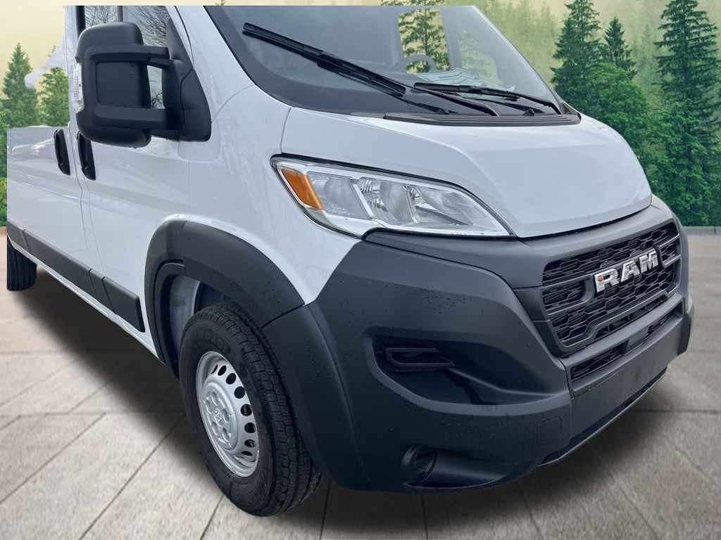 Vehicle image 4 of 40