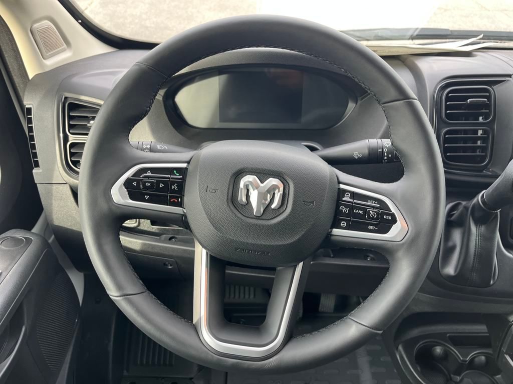 Vehicle image 28 of 40