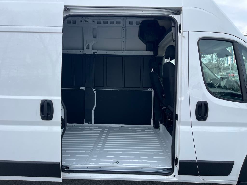Vehicle image 20 of 40
