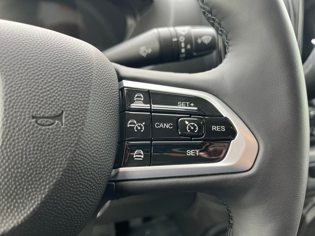 Vehicle image 29 of 40