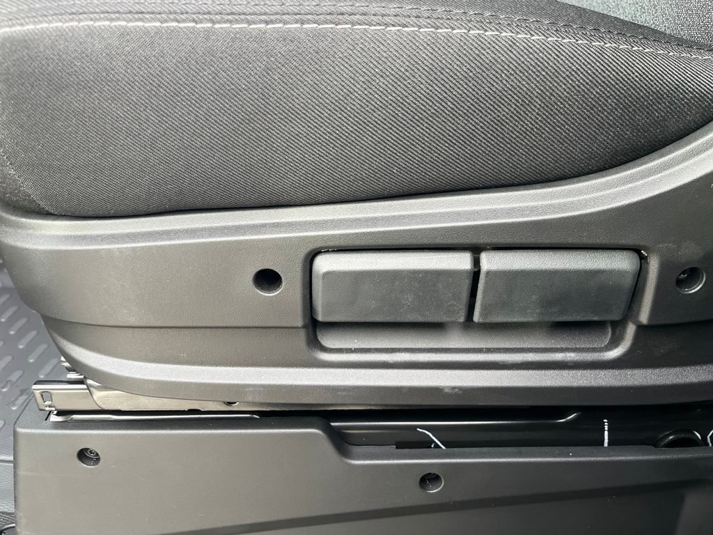 Vehicle image 13 of 40