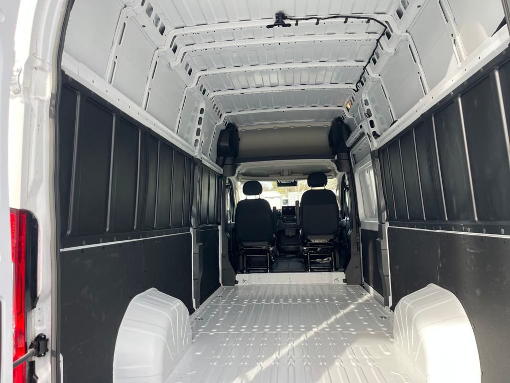 Vehicle image 23 of 40