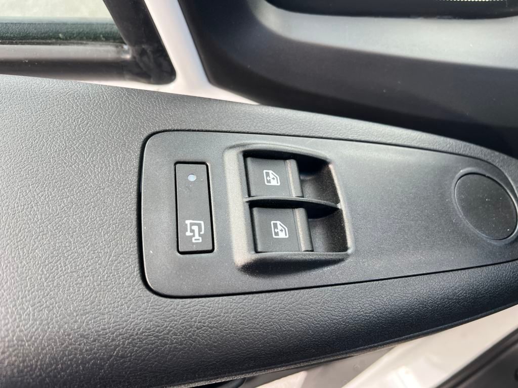 Vehicle image 25 of 39