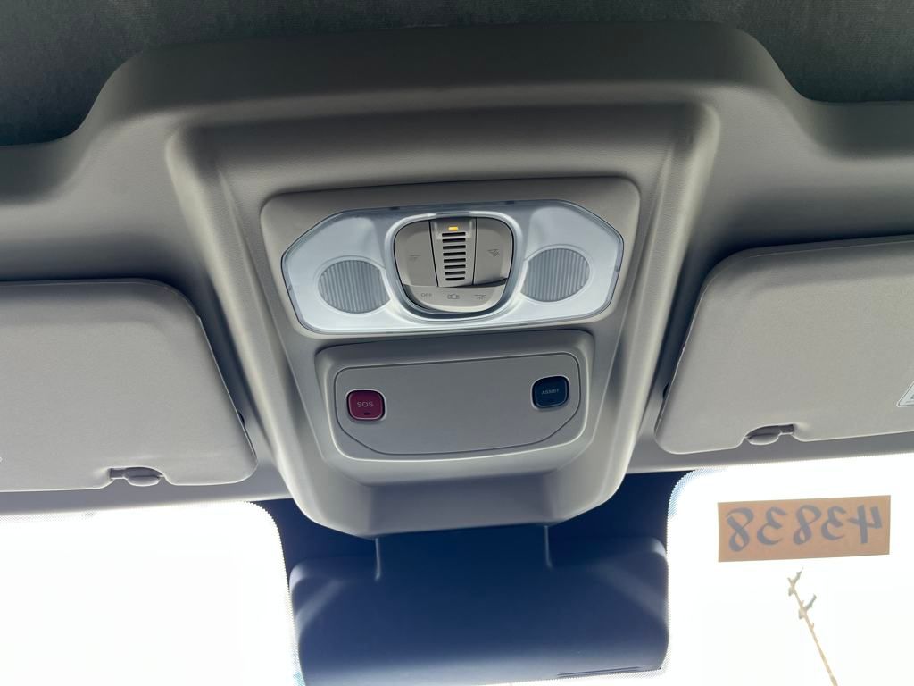 Vehicle image 35 of 39