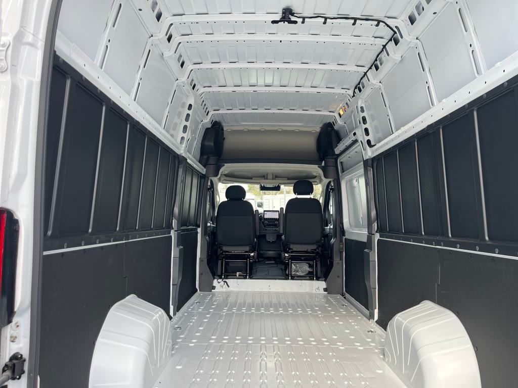 Vehicle image 22 of 39