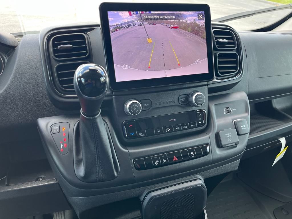 Vehicle image 33 of 39