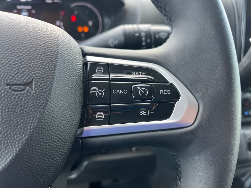 Vehicle image 28 of 39