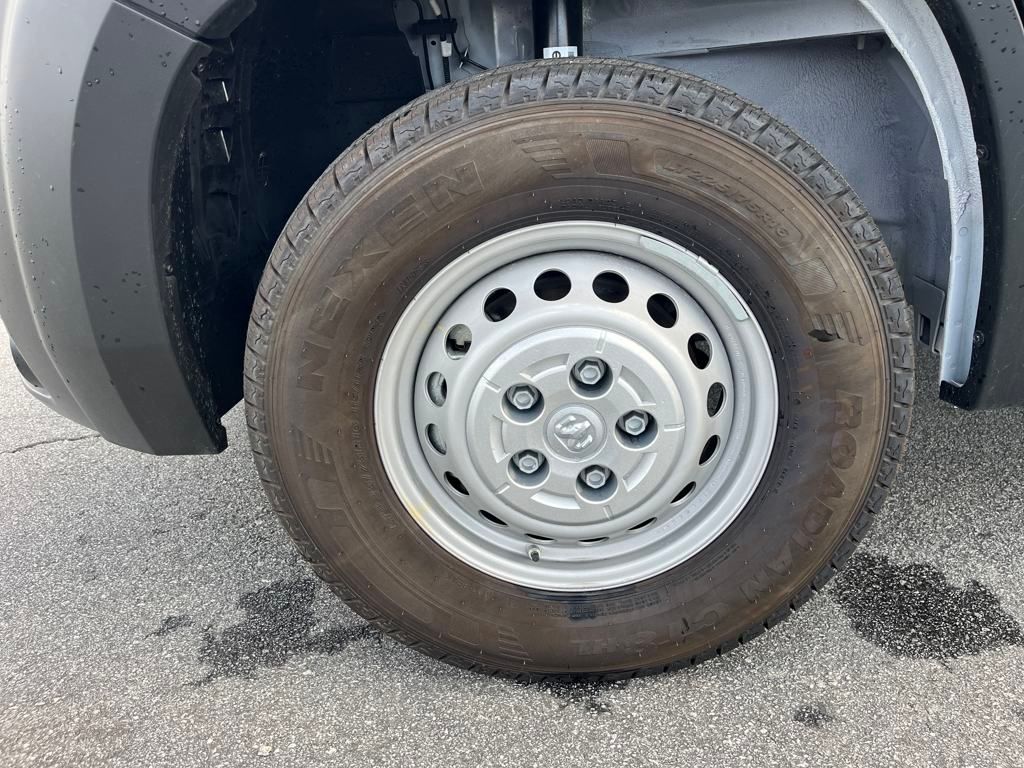 Vehicle image 36 of 39