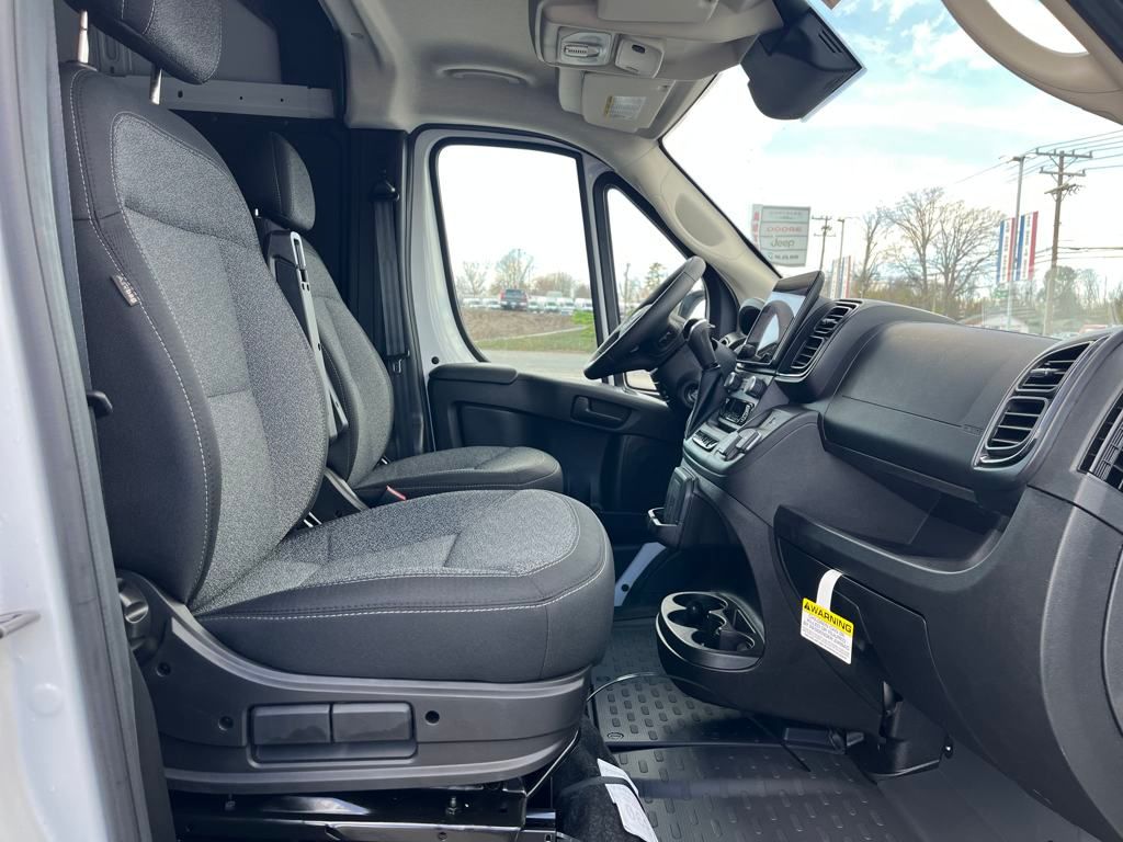 Vehicle image 17 of 39