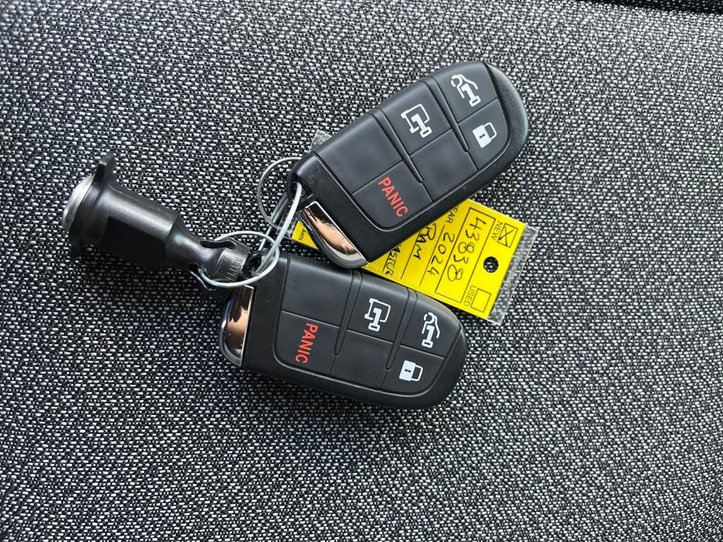 Vehicle image 38 of 39