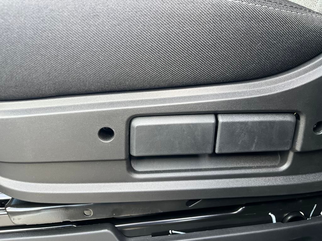 Vehicle image 13 of 39