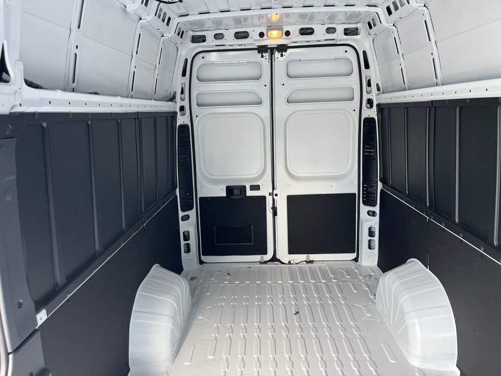 Vehicle image 20 of 39