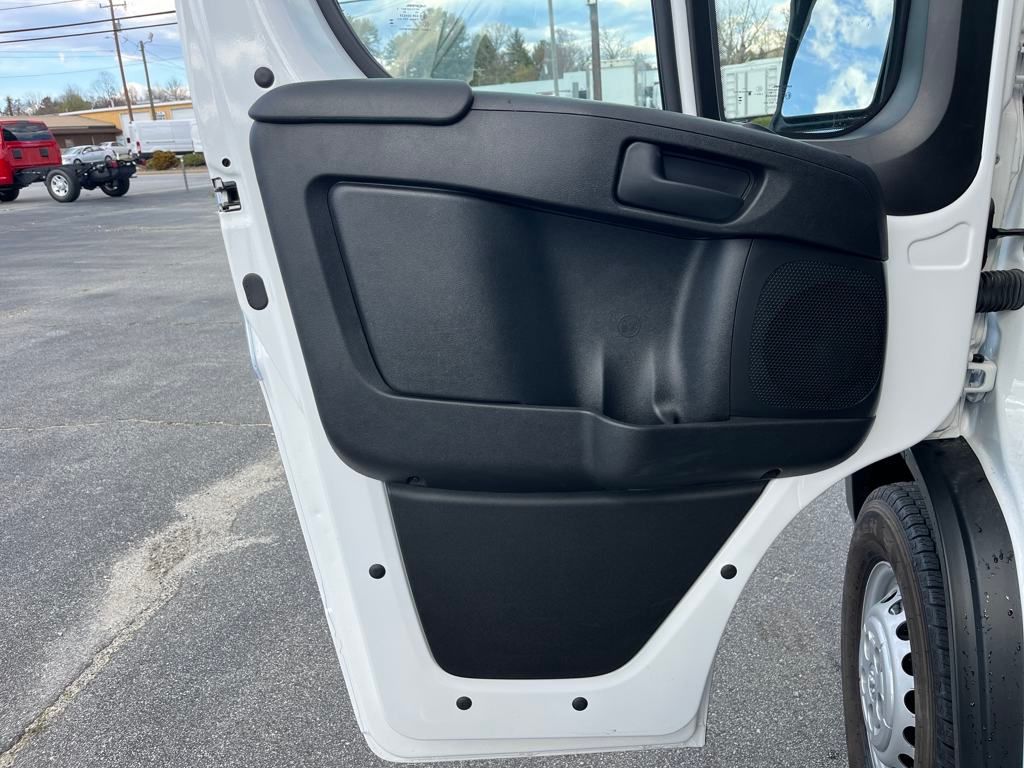 Vehicle image 24 of 39