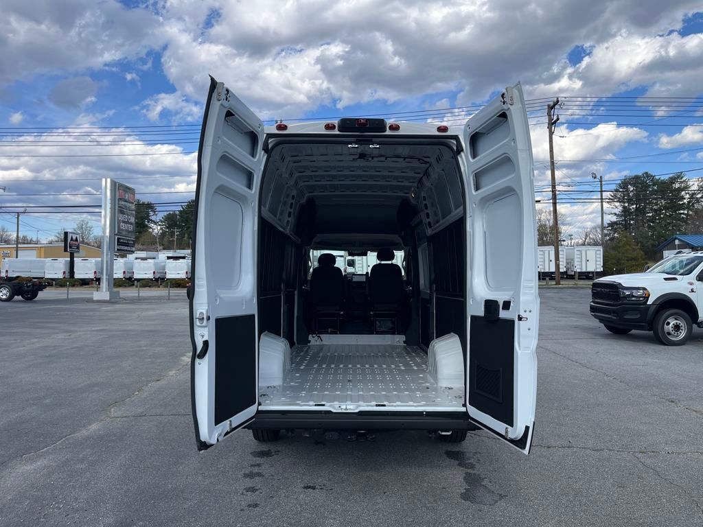 Vehicle image 21 of 39