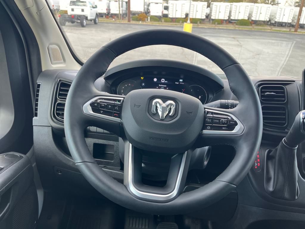 Vehicle image 27 of 39