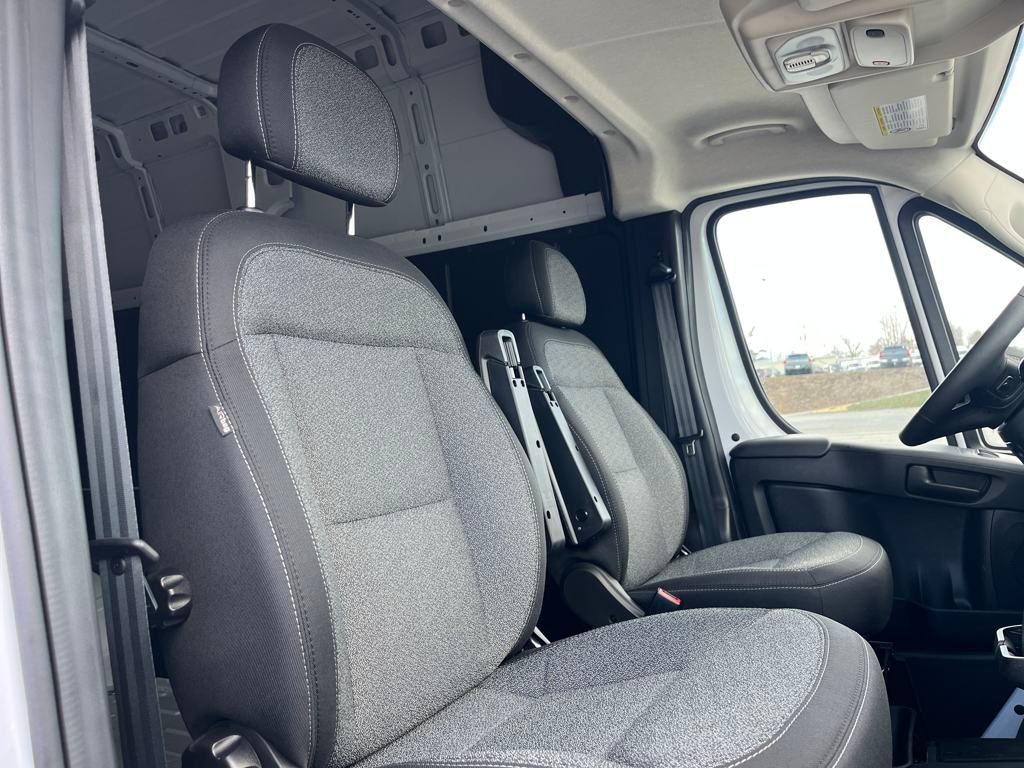 Vehicle image 16 of 39