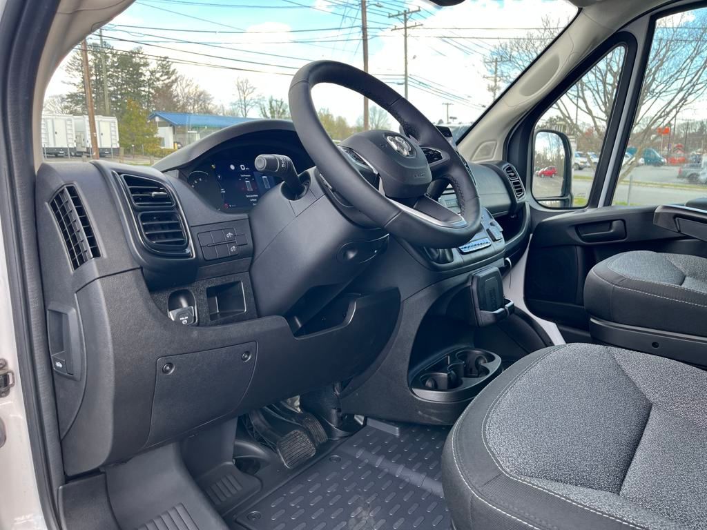 Vehicle image 10 of 39