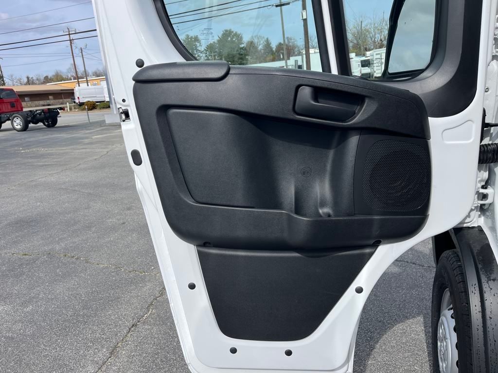 Vehicle image 25 of 39
