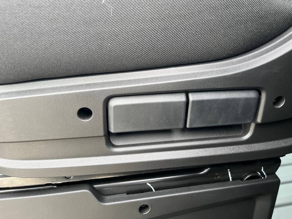 Vehicle image 18 of 39