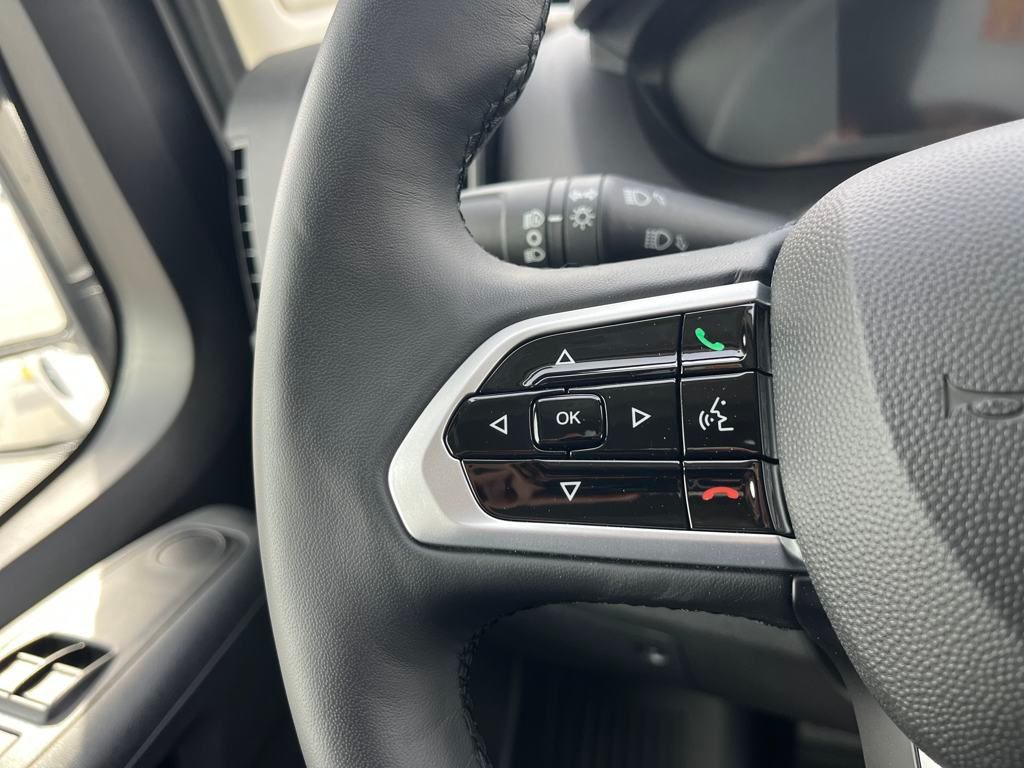 Vehicle image 33 of 39