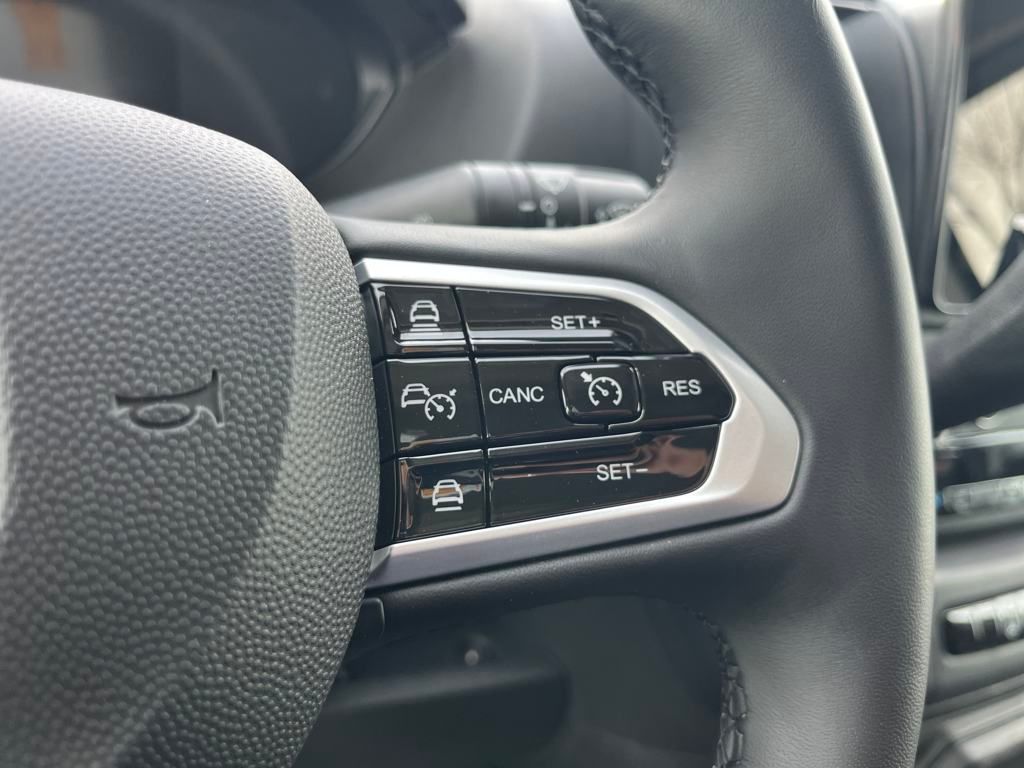 Vehicle image 32 of 39