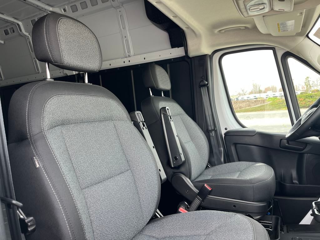 Vehicle image 24 of 39