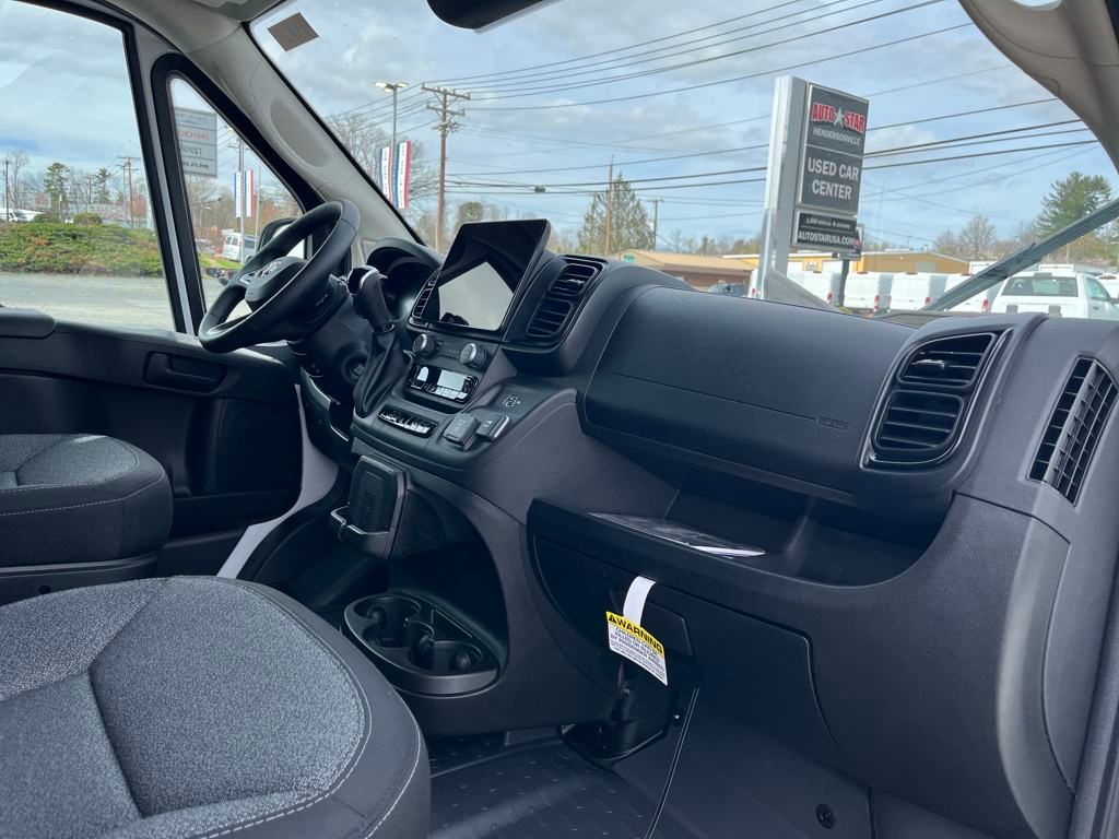 Vehicle image 21 of 39