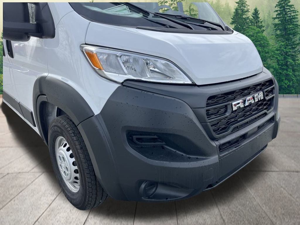 Vehicle image 4 of 39