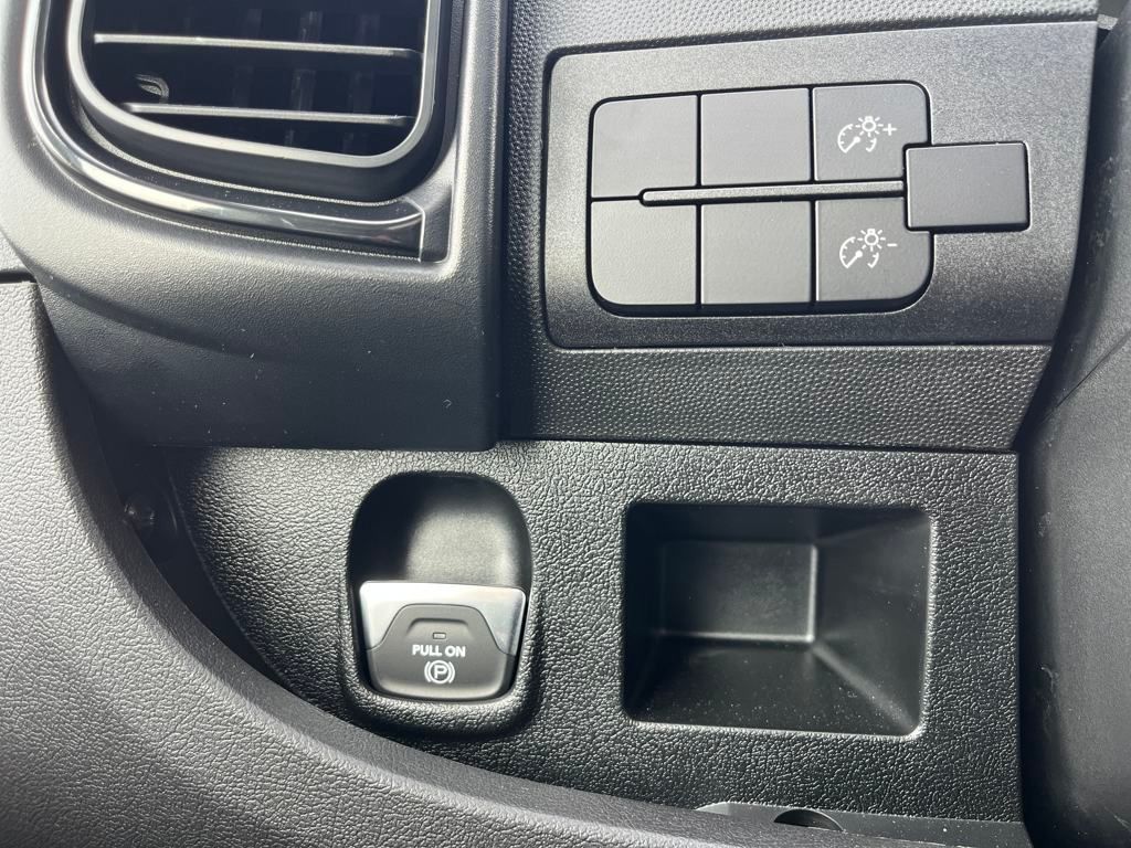 Vehicle image 35 of 39