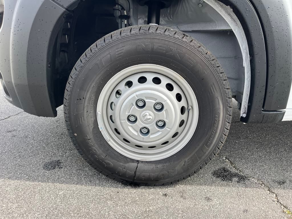 Vehicle image 12 of 39