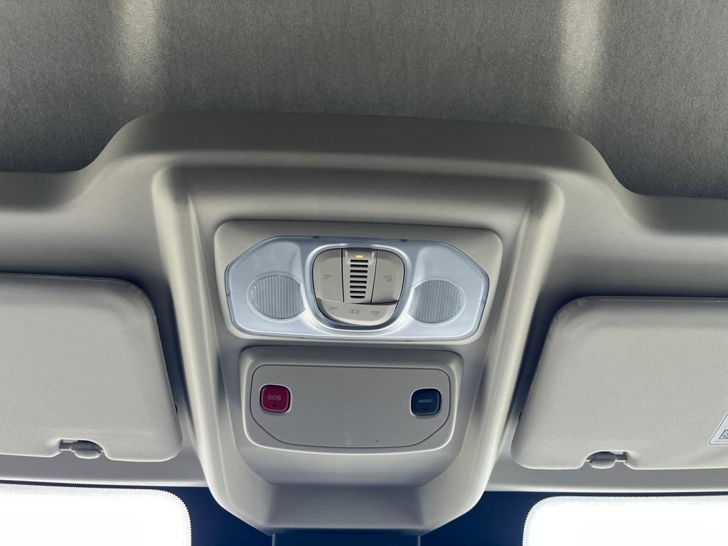 Vehicle image 11 of 39