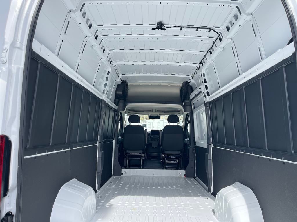 Vehicle image 22 of 39