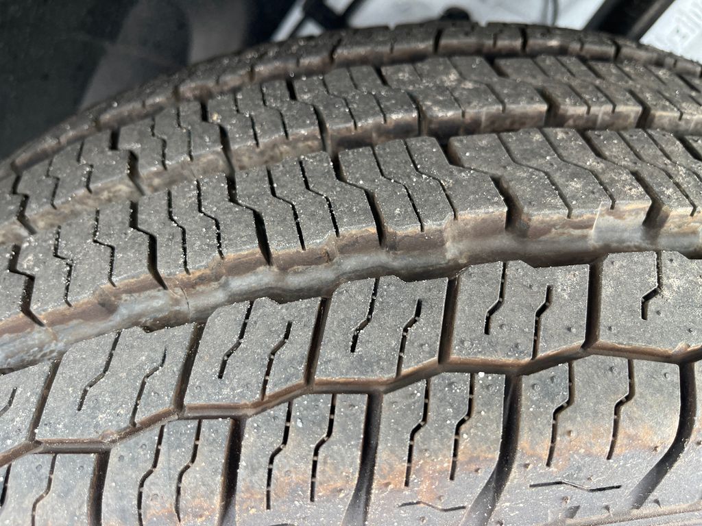 Vehicle image 33 of 35