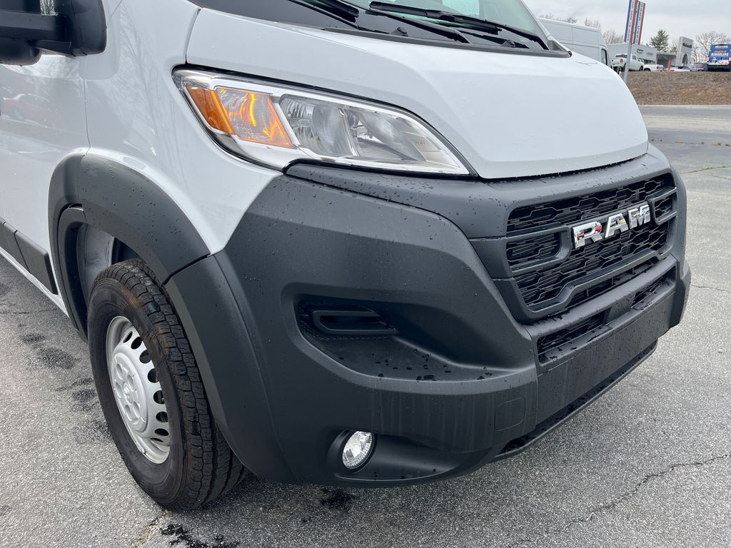 Vehicle image 31 of 35