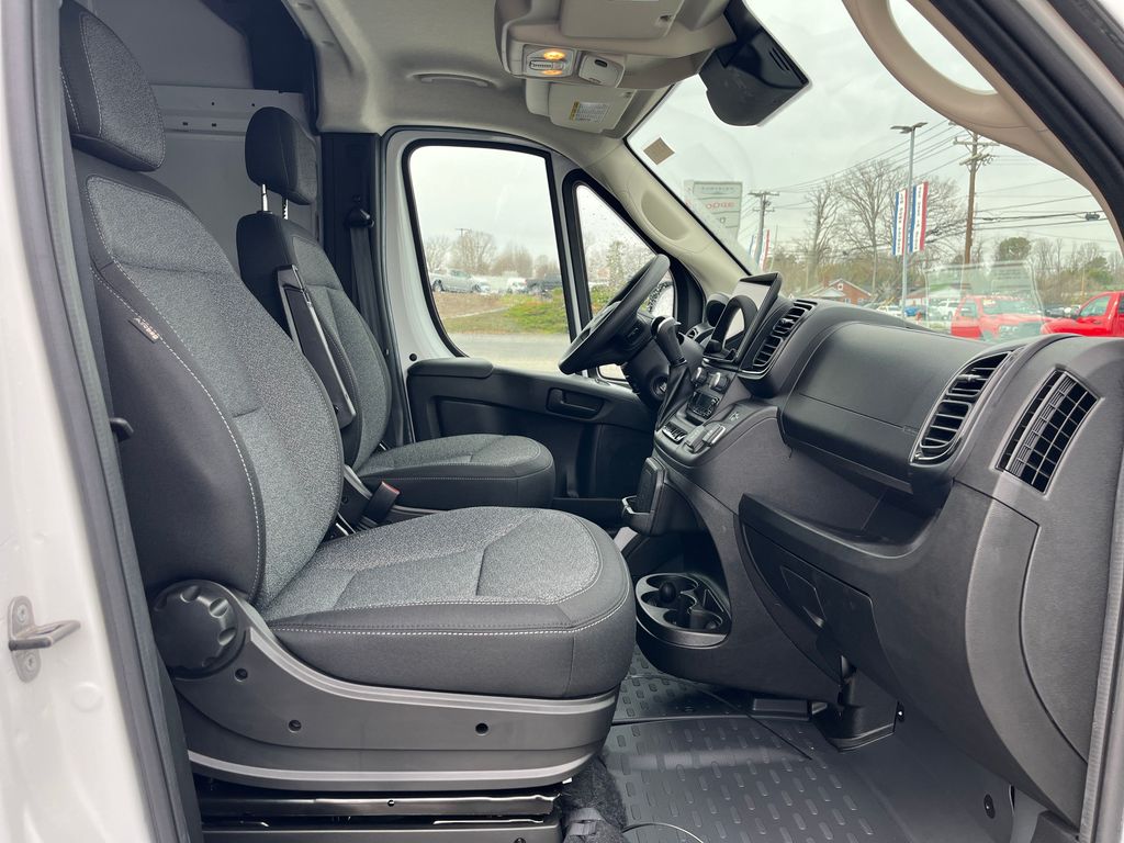 Vehicle image 14 of 35