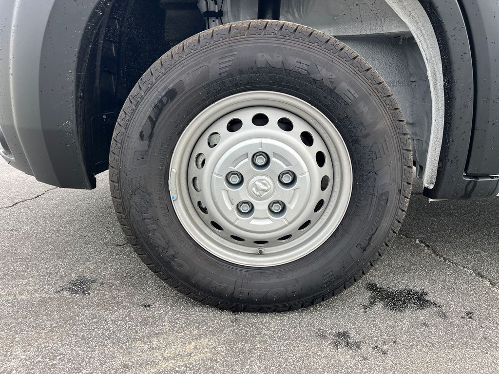 Vehicle image 32 of 35