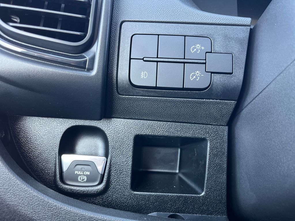 Vehicle image 28 of 40