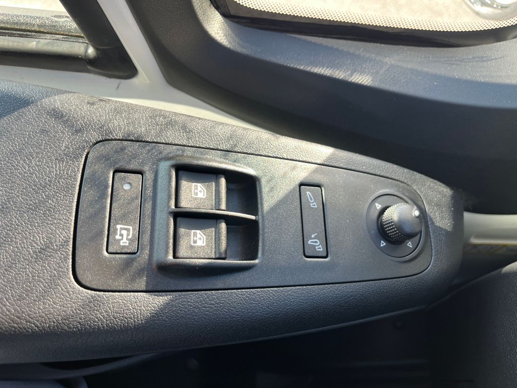 Vehicle image 23 of 40