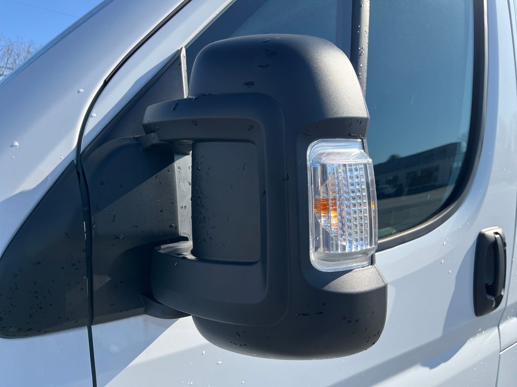 Vehicle image 36 of 40