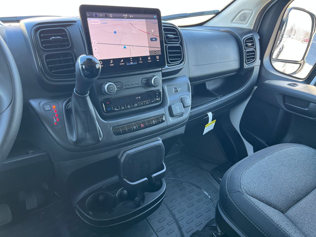 Vehicle image 34 of 40
