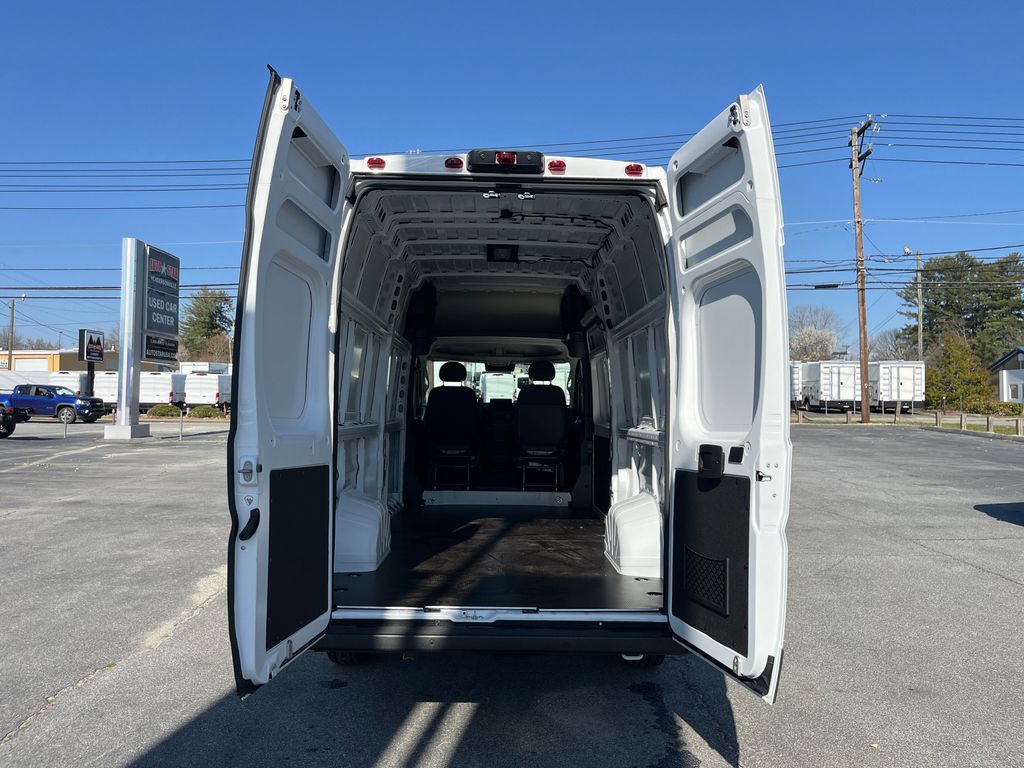 Vehicle image 19 of 40