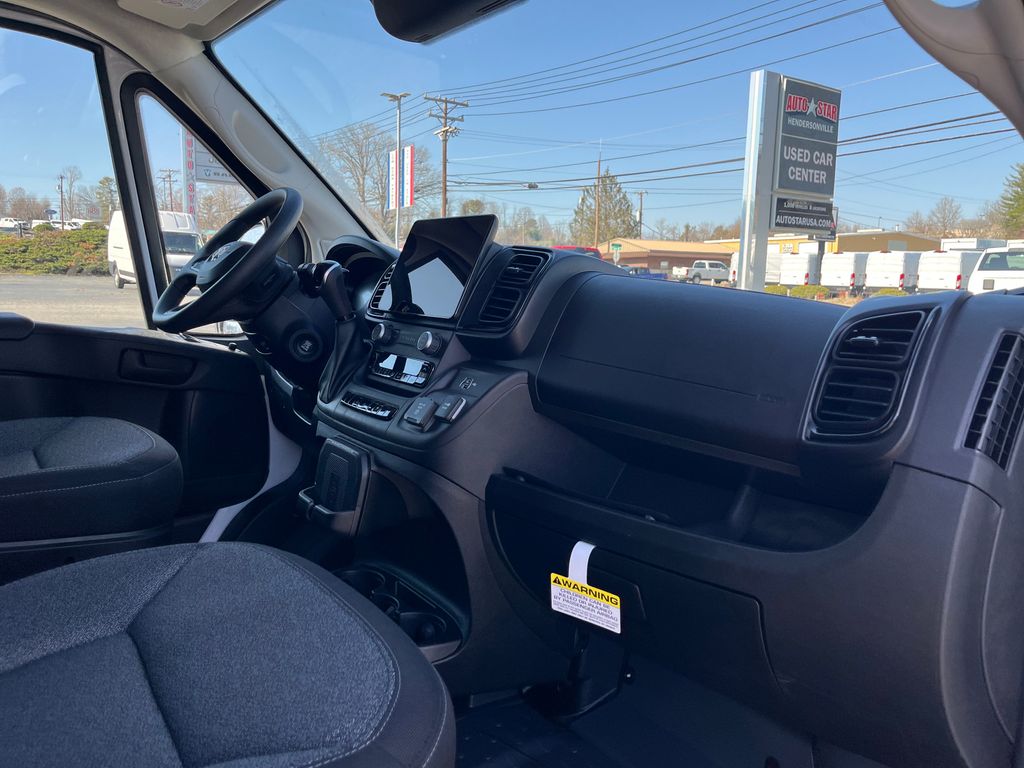 Vehicle image 13 of 40