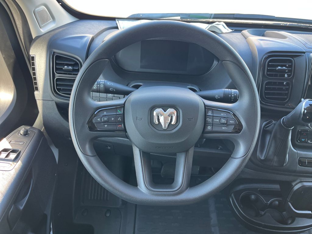 Vehicle image 25 of 40