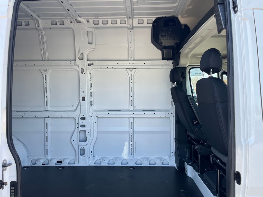 Vehicle image 18 of 40