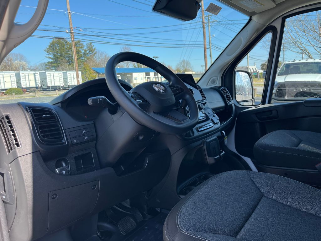 Vehicle image 10 of 40