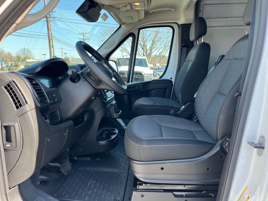 Vehicle image 12 of 40